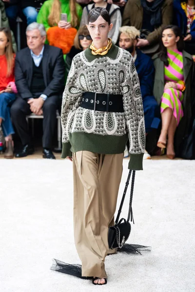 Look 28